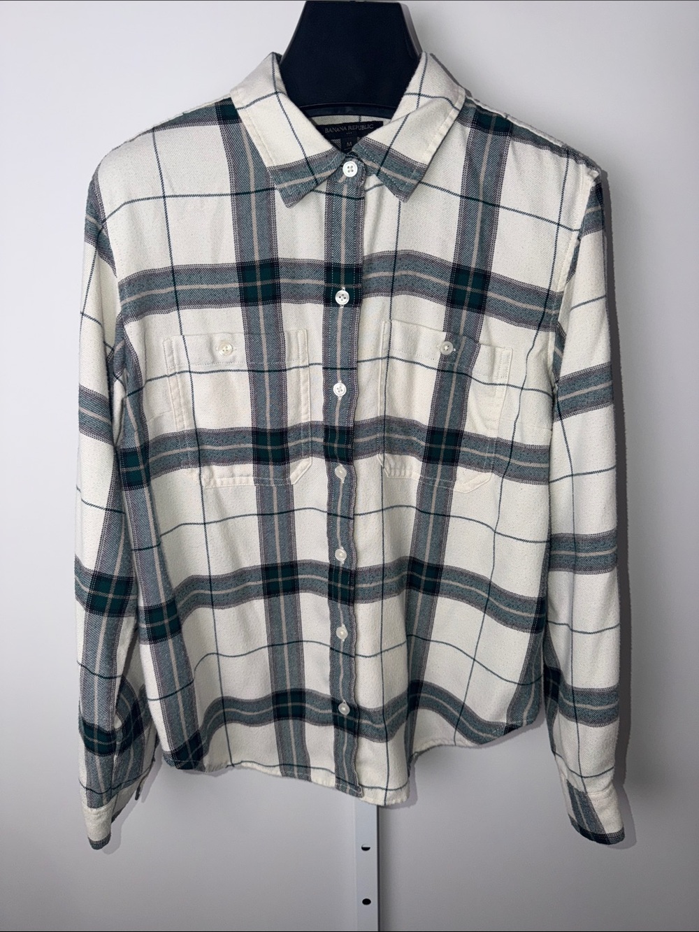Banana Republic Cream Plaid flannel button -Down Shirt Green and cream